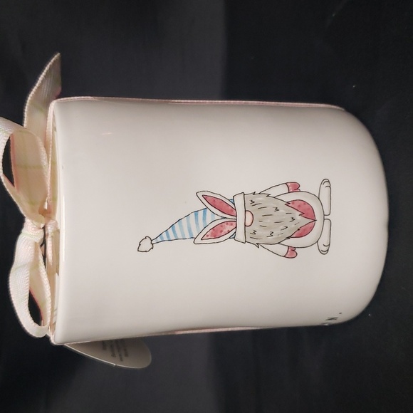 Rae Dunn by Magenta NWT Flower Patch Scented EASTER BUNNY Gnome Candle - Picture 2 of 5